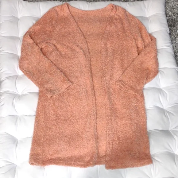 Women's Small peach colored 2 piece Cardigan and shorts set - Picture 9 of 11